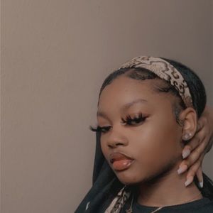 Meet your Posher, Laiyona